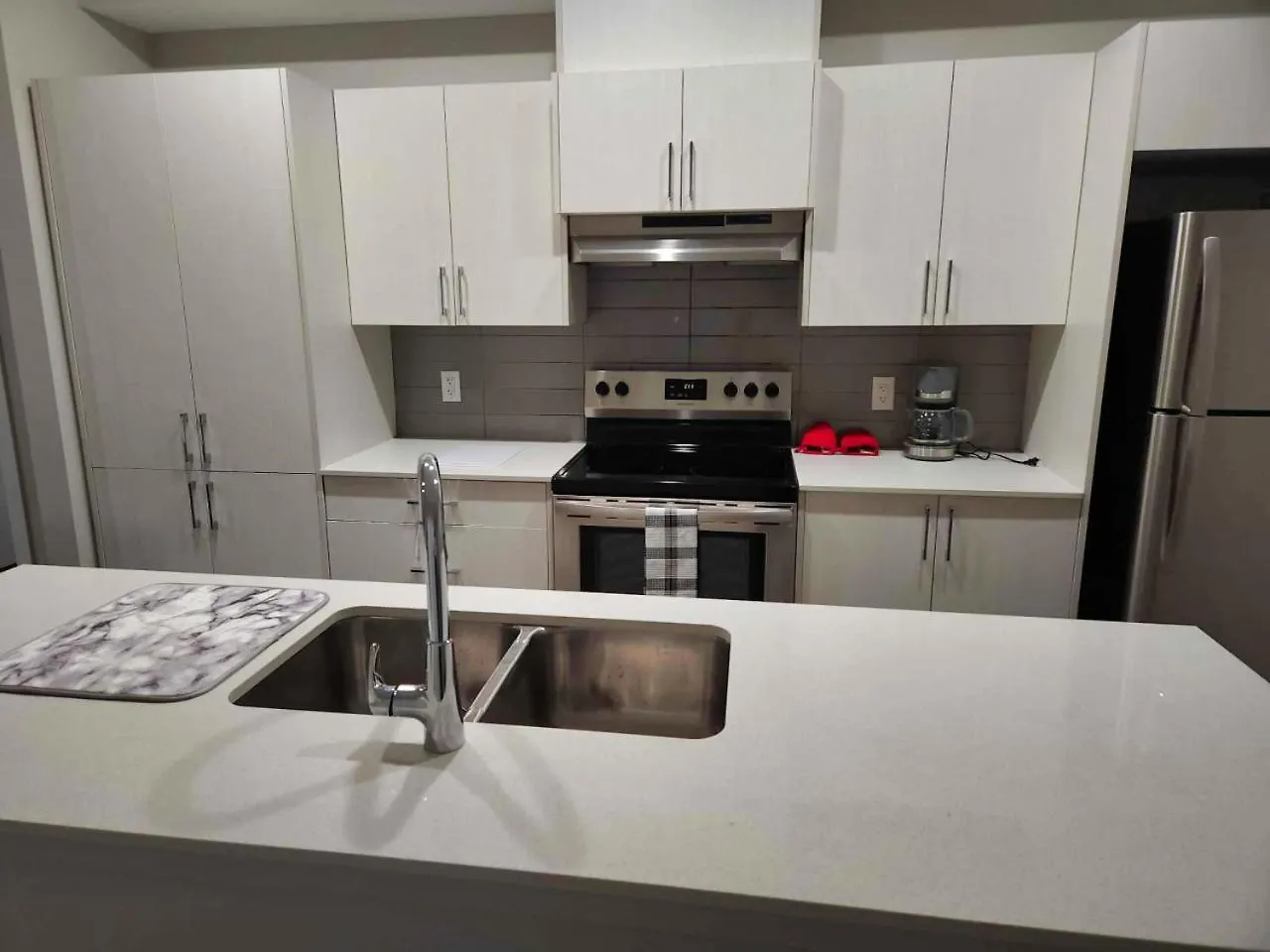 Ultimate Urban Living: Trendy 2Br Townhouse In Downtown Vancouver