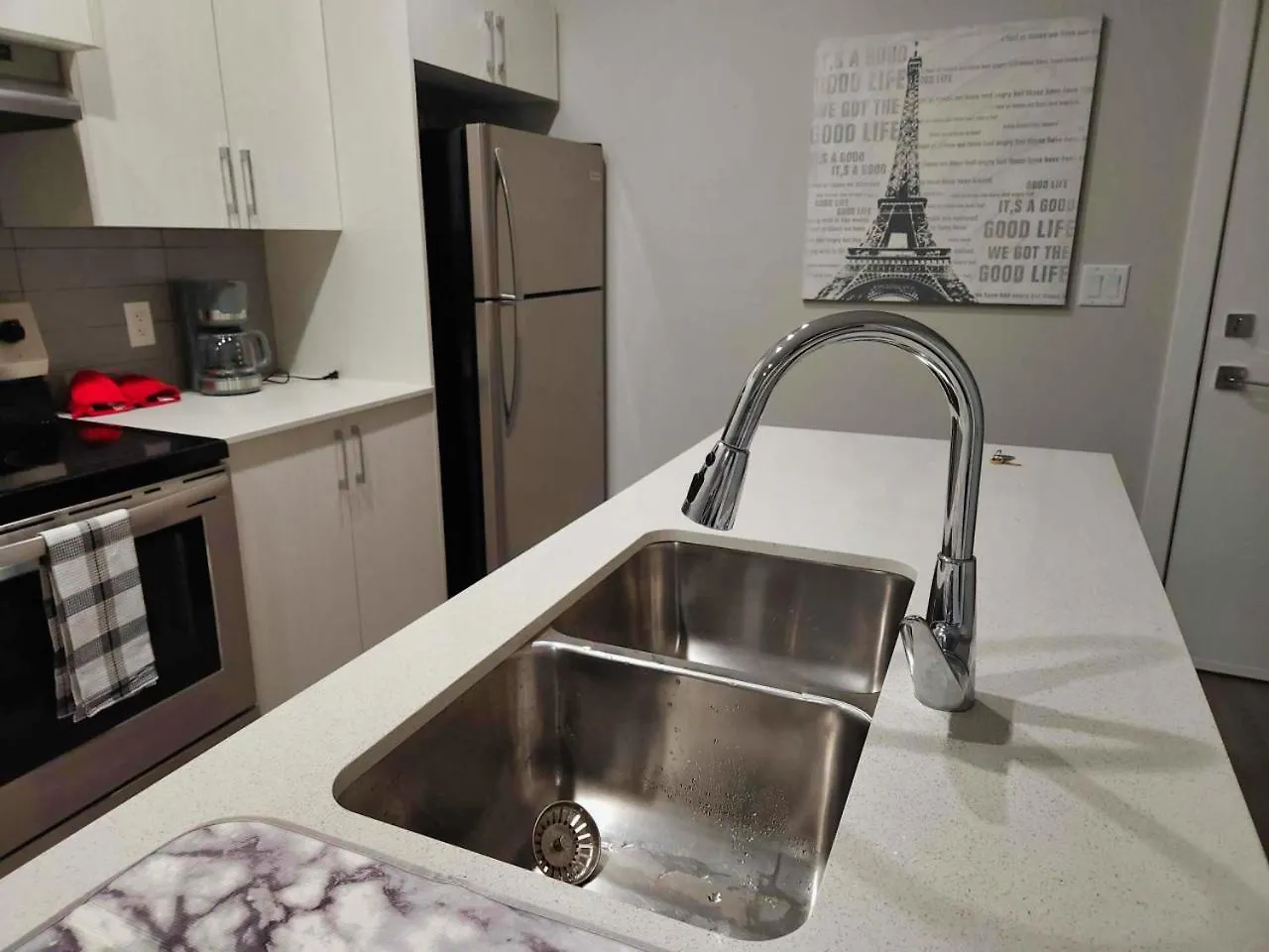 Holiday home Ultimate Urban Living: Trendy 2Br Townhouse In Downtown Vancouver Canada
